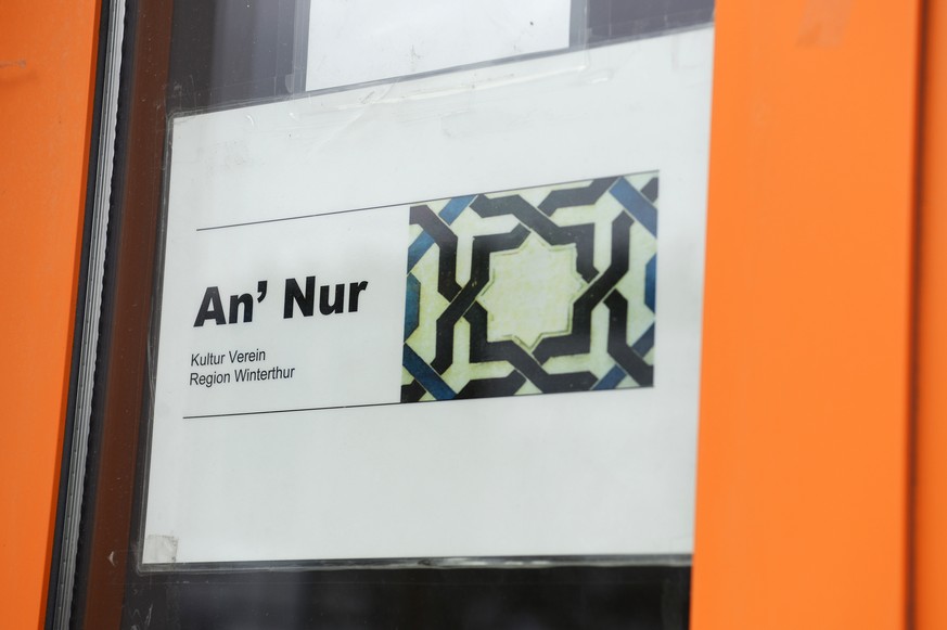 Der Eingang zur An'Nur-Moschee in Winterthur-Hegi. Es ist einer der grössten Treffpunkte für die arabisch-muslimische Gemeinschaft des Kantons Zürich.