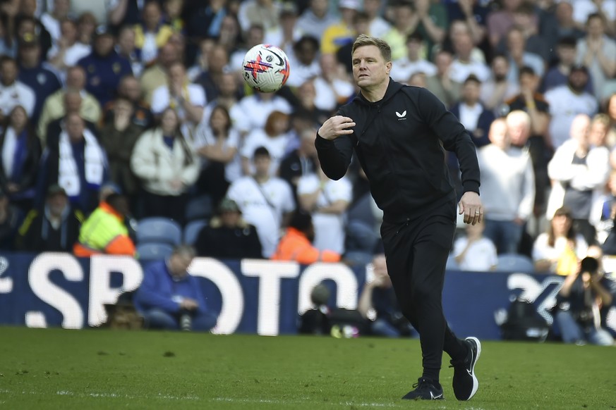 Newcastle&#039;s head coach Eddie Howe throws the ball as he leaves the field at the end of the English Premier League soccer match between Leeds United and Newcastle United at Elland Road in Leeds, E ...