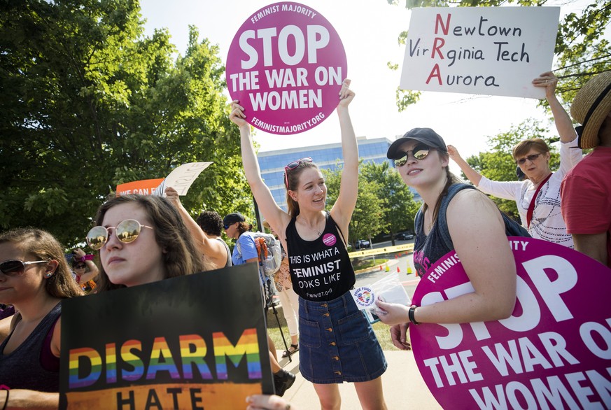 epa06087691 Gun control advocates rally outside the National Rifle Association (NRA) to call attention to what they called the organization&#039;s &#039;incendiary and racist actions&#039; in Fairfax, ...
