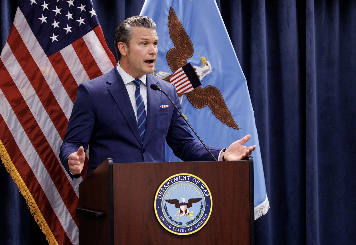 epa12798060 US Secretary of Defense Pete Hegseth speaks during a press conference at CENTCOM headquarters at MacDill Air Force Base in Tampa, Florida, USA, 05 March 2026. US Central Command's Coo ...