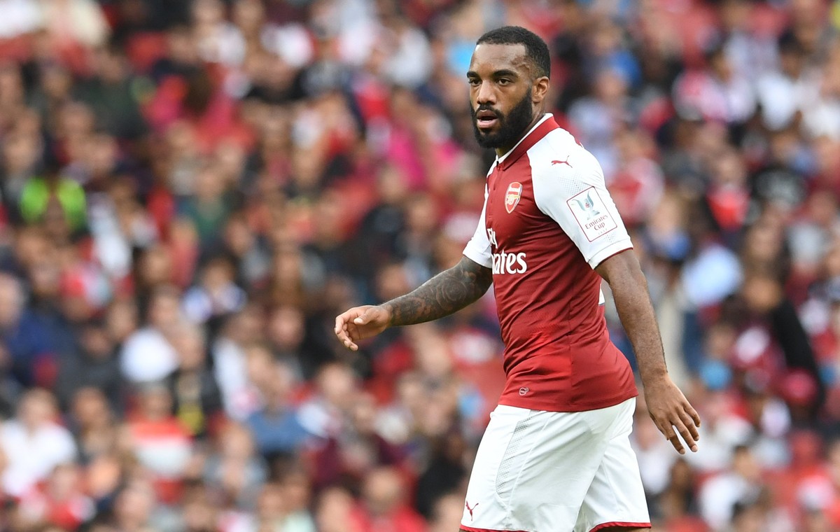 epa06117895 Arsenal's Alexandre Lacazette in action during an Emirates Cup friendly soccer match between Arsenal and Sevilla FC in London, Britain, 30 July 2017. EPA/FACUNDO ARRIZABALAGA