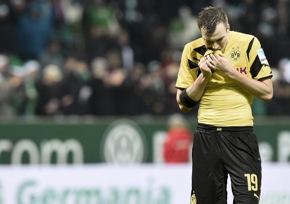 Borussia Dortmund&#039;s Kevin Grosskreutz reacts after the German Bundesliga first division soccer match against Werder Bremen in Bremen, December 20, 2014. REUTERS/Fabian Bimmer (GERMANY - Tags: SPO ...
