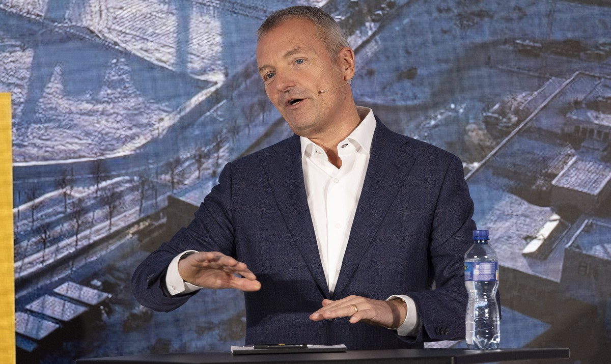 COMMERCIAL IMAGE, IMAGE DISTRIBUTED FOR SWISS VENTURE.CLUB FOR EDITORIAL USE ONLY - .Andre Wyss, CEO, aeussert sich.an der Analysten- und Medienkonferenz zum Jahresabschluss 2023 der Implenia Schweiz  ...