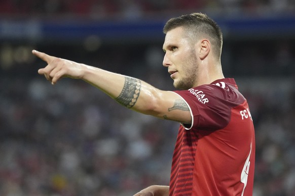 Bayern&#039;s Niklas Suele gestures during the German Bundesliga soccer match between Bayern and Eintracht Frankfurt, in Munich, Germany, Sunday, Oct. 3, 2021. (AP Photo/Matthias Schrader)
