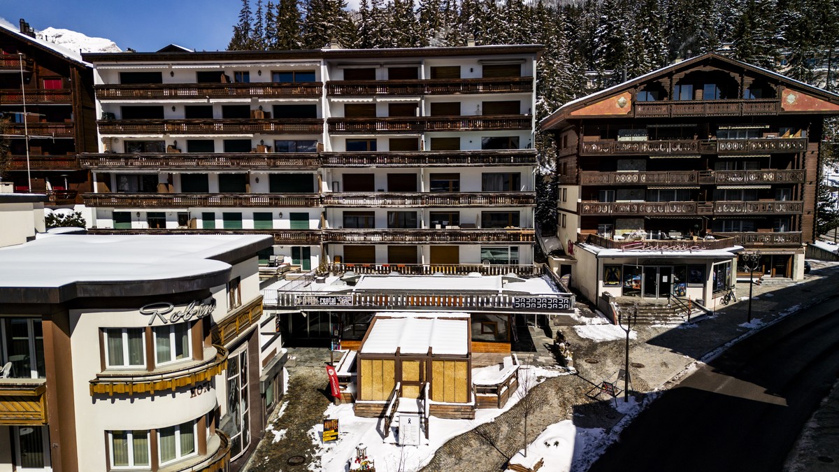 Jugendlicher wollte seinen Bruder in Crans-Montana retten – jetzt hat er ein Problem