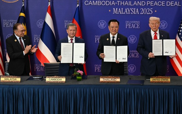 Malaysia&#039;s Prime Minister Anwar Ibrahim, from left, applauds as Cambodia&#039;s Prime Minister Hun Manet, Thailand&#039;s Prime Minister Anutin Charnvirakul and U.S. President Donald Trump hold u ...