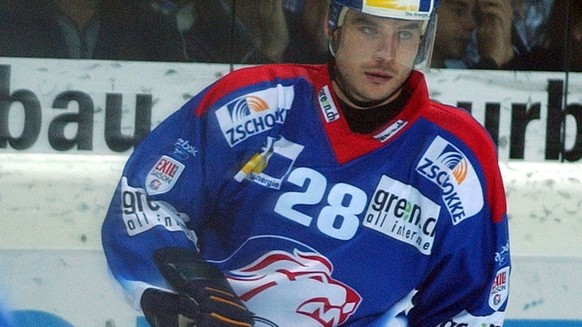 Randy Robitaille, neu im Einsatz fuer den ZSC, beim NLA Eishockeyspiel die ZCS Lions gegen die Kloten Flyers, am Samstag, 18. September 2004 in Zuerich. (KEYSTONE/Dorothea Mueller)