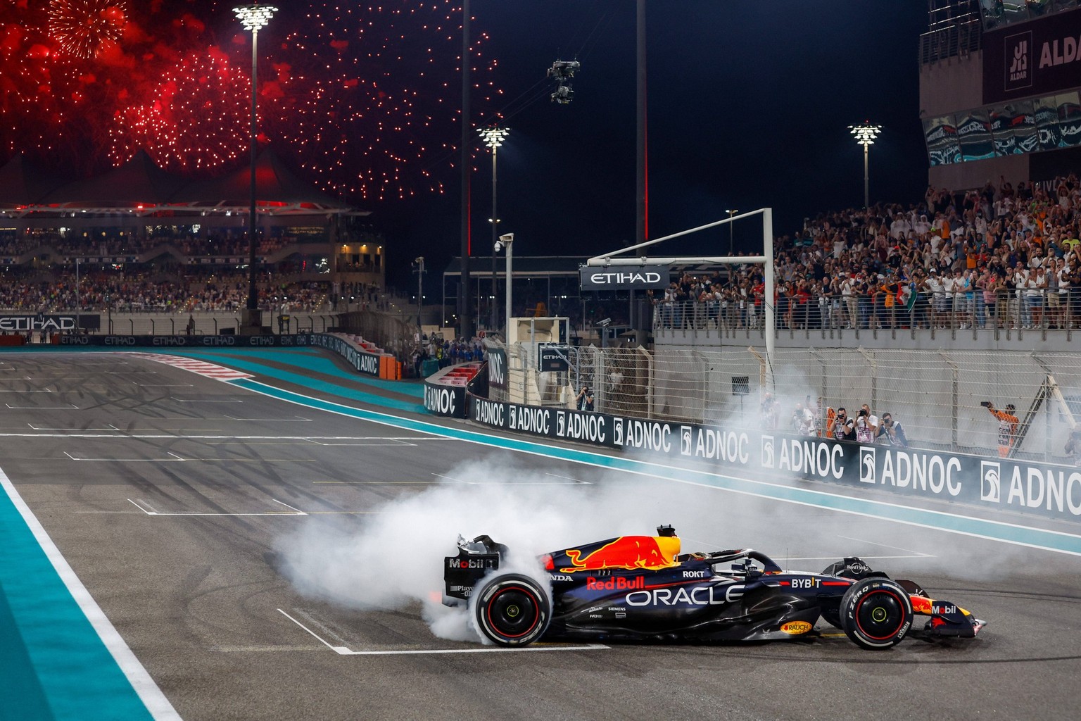 VERSTAPPEN Max ned, Red Bull Racing RB19, portrait celebrates after his victory during the 2023 Formula 1 Etihad Airways Abu Dhabi Grand Prix, 22th round of the 2023 Formula One World Championship, WM ...