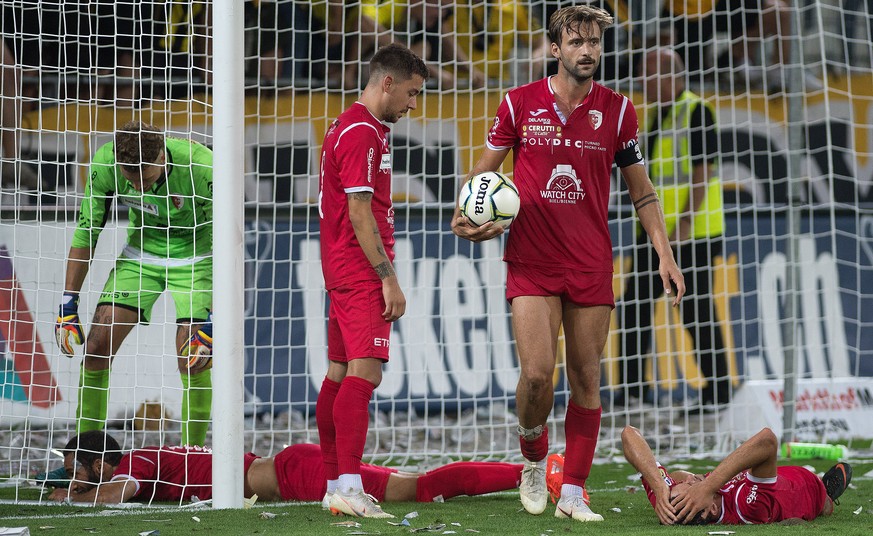 Enttaeuschte Bieler nach dem 2:2 von YB im Fussball 1/32 Finals des Schweizer Cups zwischen dem FC Biel und dem BSC Young Boys, am Samstag, 18. August 2018, in der Tissot Arena in Biel. (KEYSTONE/Dani ...