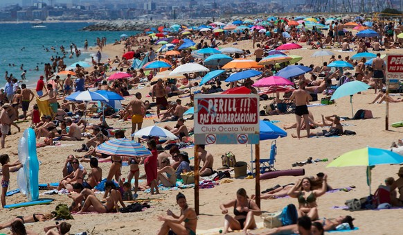 epa08497377 People enjoy the warm and sunny weather on the beach of Calella in Barcelona, Catalonia, Spain, 20 June 2020, on the day before all the country is scheduled to enter into what is dubbed th ...