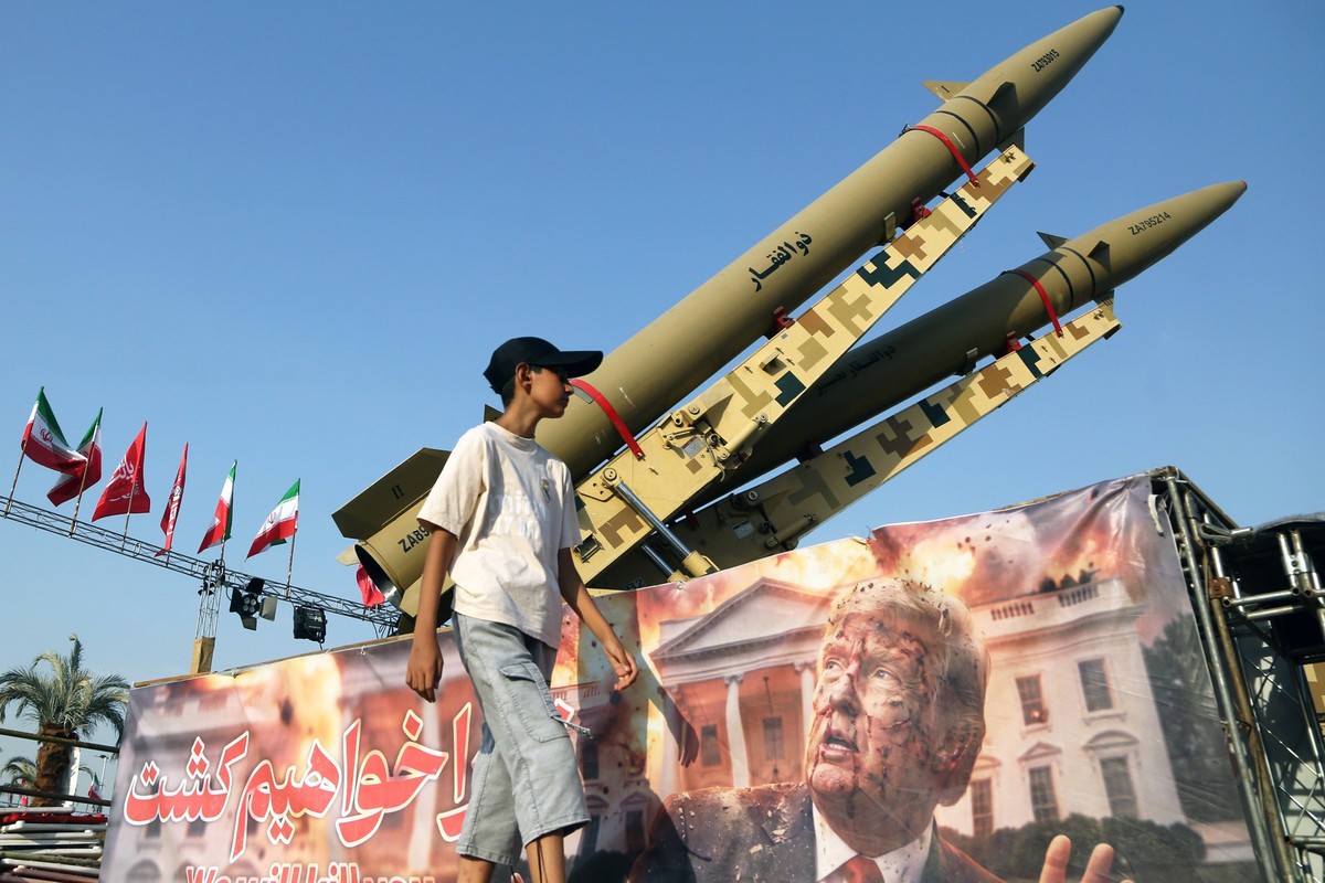 Trump-targeting banner displayed in Tehran s Azadi Square TEHRAN, IRAN - AUGUST 2: A boy walks in front of a banner depicting U.S. President Donald Trump and bearing messages was displayed in front of ...