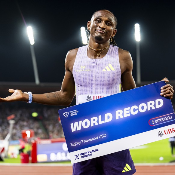 epa13195338 Alison dos Santos of Brazil poses with his new world record after winning in the 400m Hurdles Men final at the World Athletics Diamond League athletics meeting at the Letzigrund stadium in ...