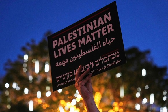 People protest against settlers violence in the West Bank, in Tel Aviv, Israel, Thursday, April 16, 2026. (AP Photo/Ariel Schalit)
Israel Palestinians