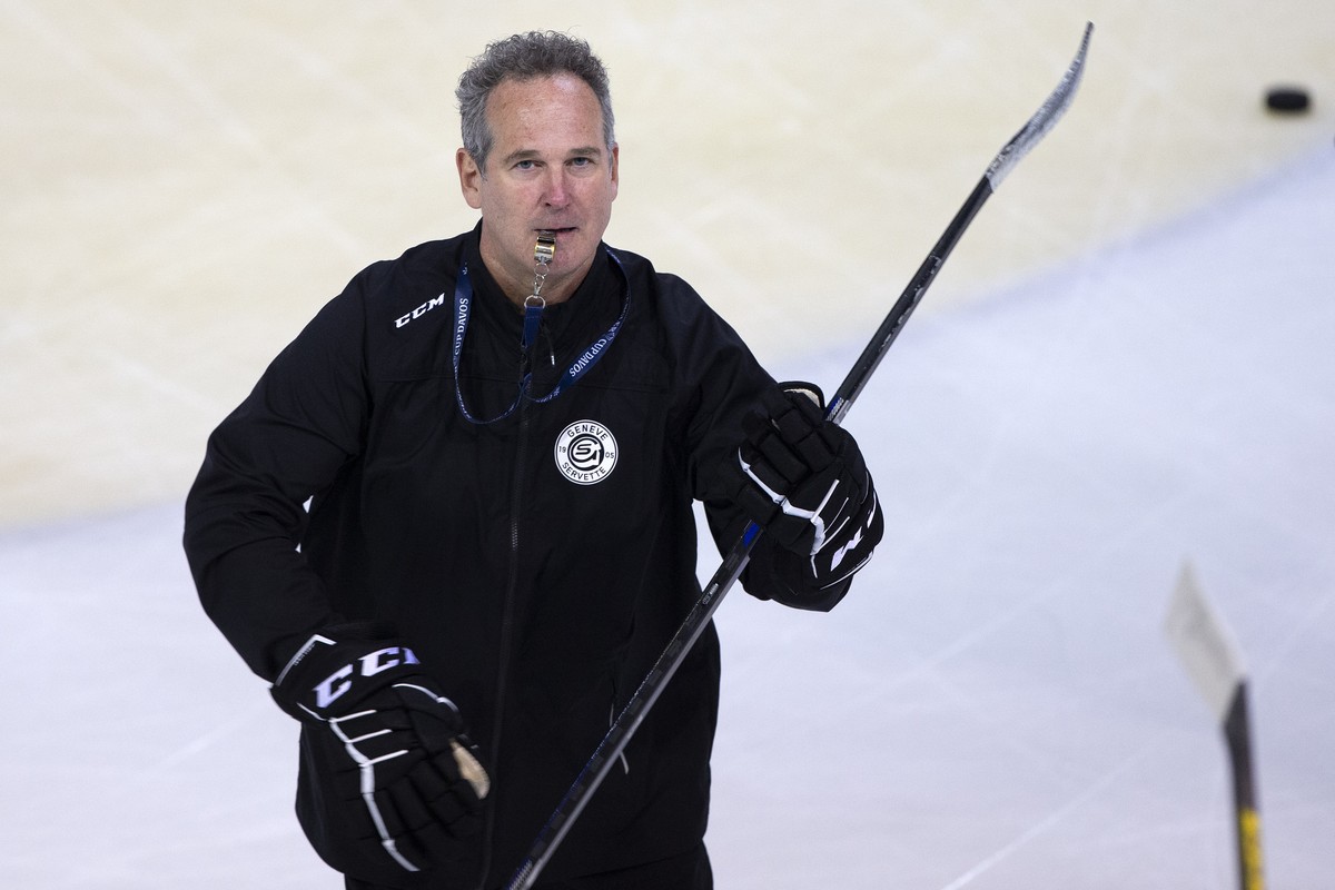 Geneve-Servette's Head coach Patrick Emond gestures, during the first training session for the new season of the Swiss National League, at the ice stadium Les Vernets, in Geneva, Switzerland, Mon ...