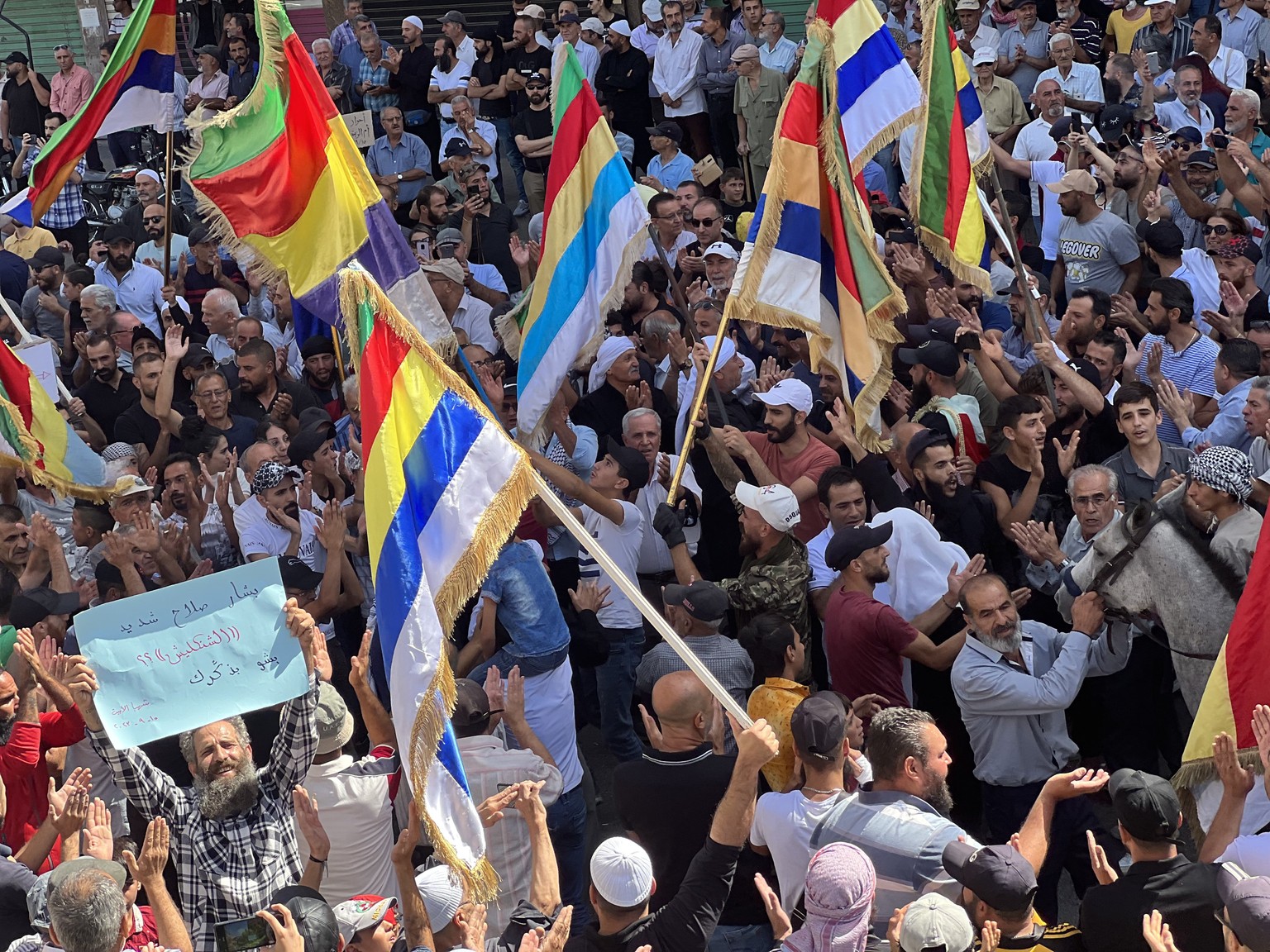 epa10862583 Protesters chant slogans during a protest in the Druze-majority city of As-Suwayda, southwestern Syria, 15 September 2023. Activists in As-Suwayda called on people to take to the streets o ...