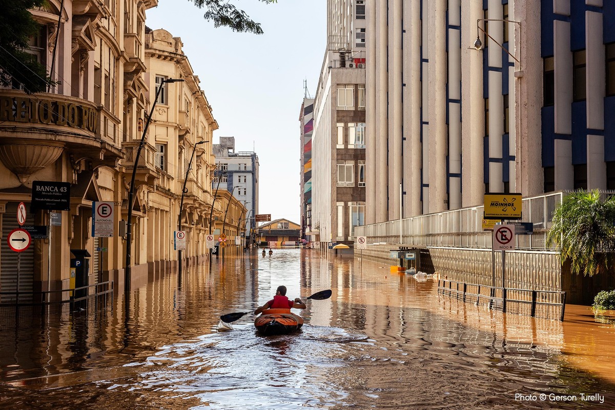 Rowing by Gerson Turelly
WINNER, Standard Chartered Climate Award 2024, and WINNER, 'Public Favourite'
