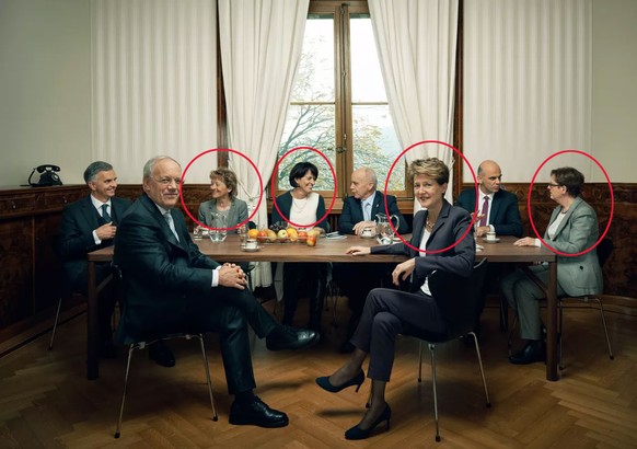 Drei Frauen sitzen 2015 im Bundesrat. Die Dame ganz rechts ist Bundeskanzlerin Corina Casanova.