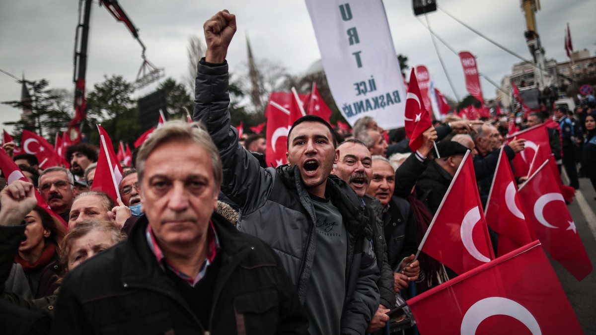 epa10367534 People gather for a rally to show their support for Istanbul Mayor Ekrem Imamoglu in Istanbul, Turkey, 15 December 2022. Istanbul's Mayor Ekrem Imamoglu, a member of the opposition Re ...