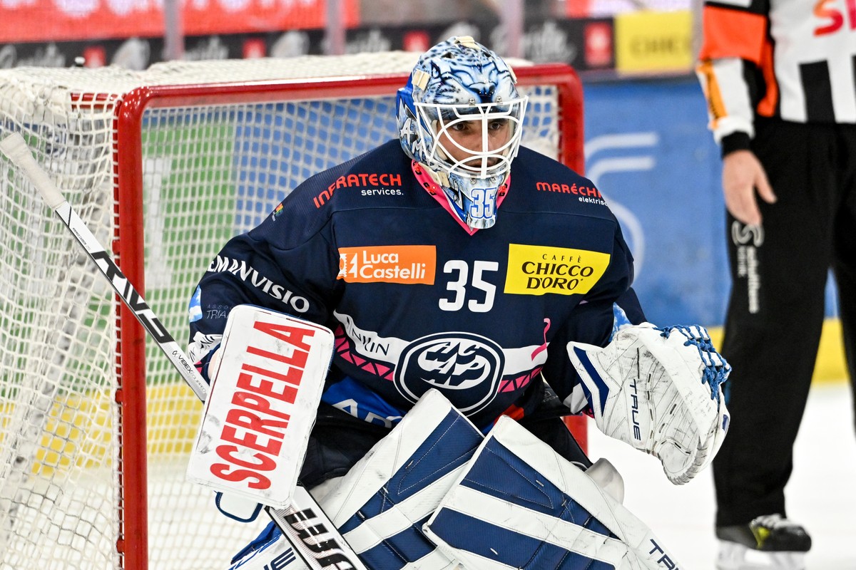 Goalie Davide Fadani (HCAP) focus on the play, during the regular season of National League A (NLA) Swiss Championship 2024/25 between HC Ambri Piotta and SCL Tigers at the ice stadium Gottardo Arena, ...