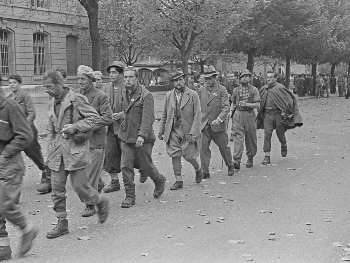 Aus der Ossolaregion geflohene Partisanen kommen im Herbst 1944 in Bern an. Danach werden sie in verschiedene Internierungslager geschickt.
https://www.query.sta.be.ch/detail.aspx?ID=664392