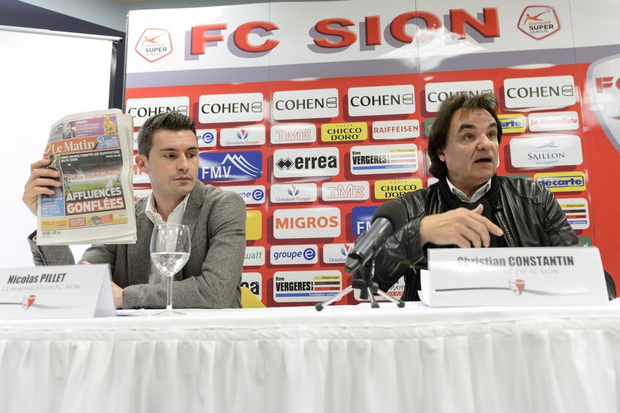 Le president valaisan Christian Constantin, droite, et le chef de la communication du FC Sion Nicolas Pillet, gauche, parlent de l&#039;article du journal Le Matin sur l&#039;affluence au stade de Tou ...