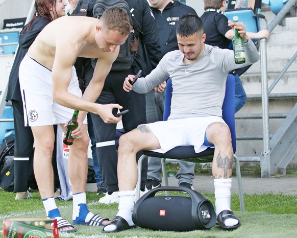 07.05.2022, xmohx, Fussball Regionalliga Suedwest, FSV Frankfurt - SV Elversberg emspor, v.l. Nico Karger und Israel Suero Fernandez (Elversberg) (DFL/DFB REGULATIONS PROHIBIT ANY USE OF PHOTOGRAPHS a ...