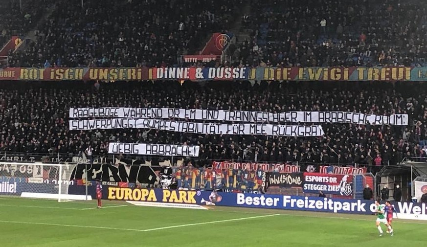 Fan-Protest: Die Muttenzerkurve kann sich mit den Plänen, das FCB-Wintertrainingslager in den Vereinigten Arabischen Emiraten durchzuführen, nicht anfreunden.