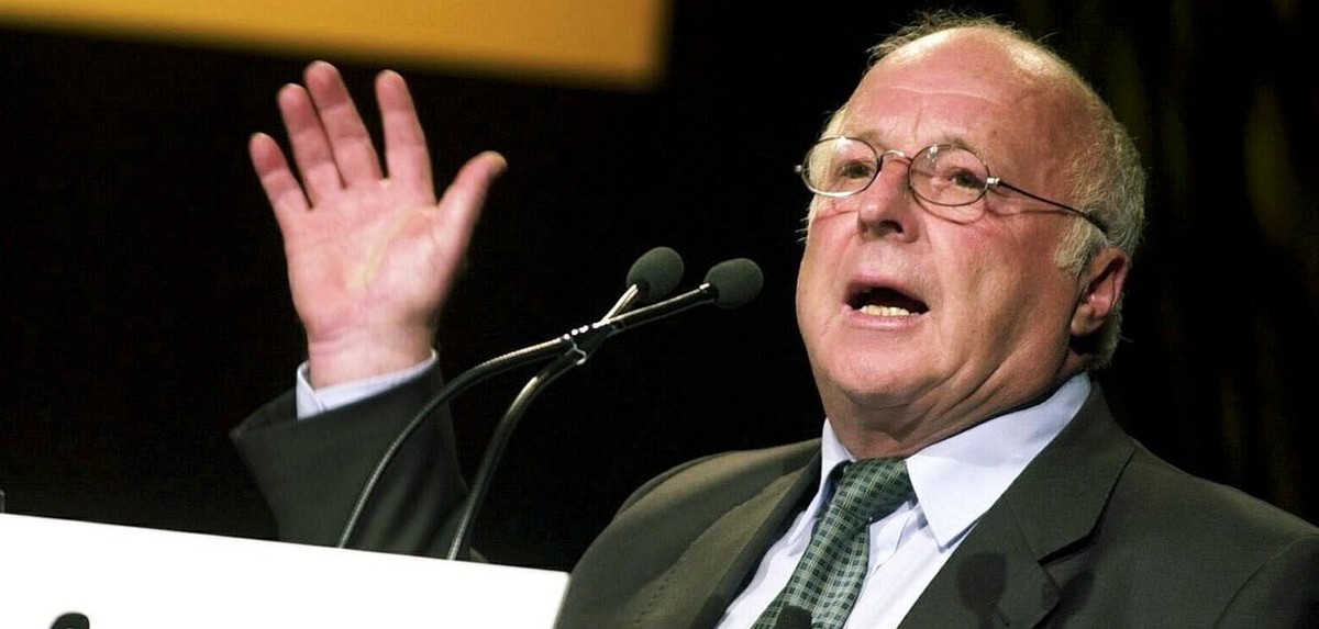 Norbert Blüm weiss, woran die heutige Kindheit krankt.
