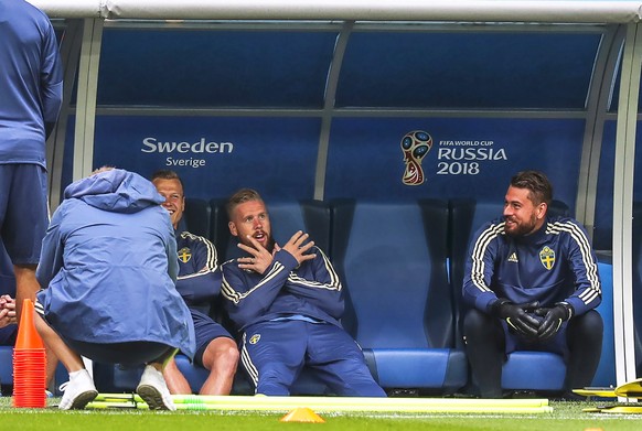 epa06857399 Sweden&#039;s Pontus Jansson (C) attends his team&#039;s training session in St.Petersburg, Russia, 02 July 2018. Sweden will face Switzerland in the FIFA World Cup 2018 round of 16 soccer ...