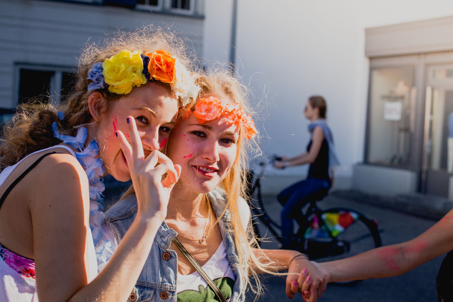 Schönheit ist oft von Vorteil. Zum Beispiel an der Street Parade. Im Job kann sie allerdings eher hinderlich sein.&nbsp;