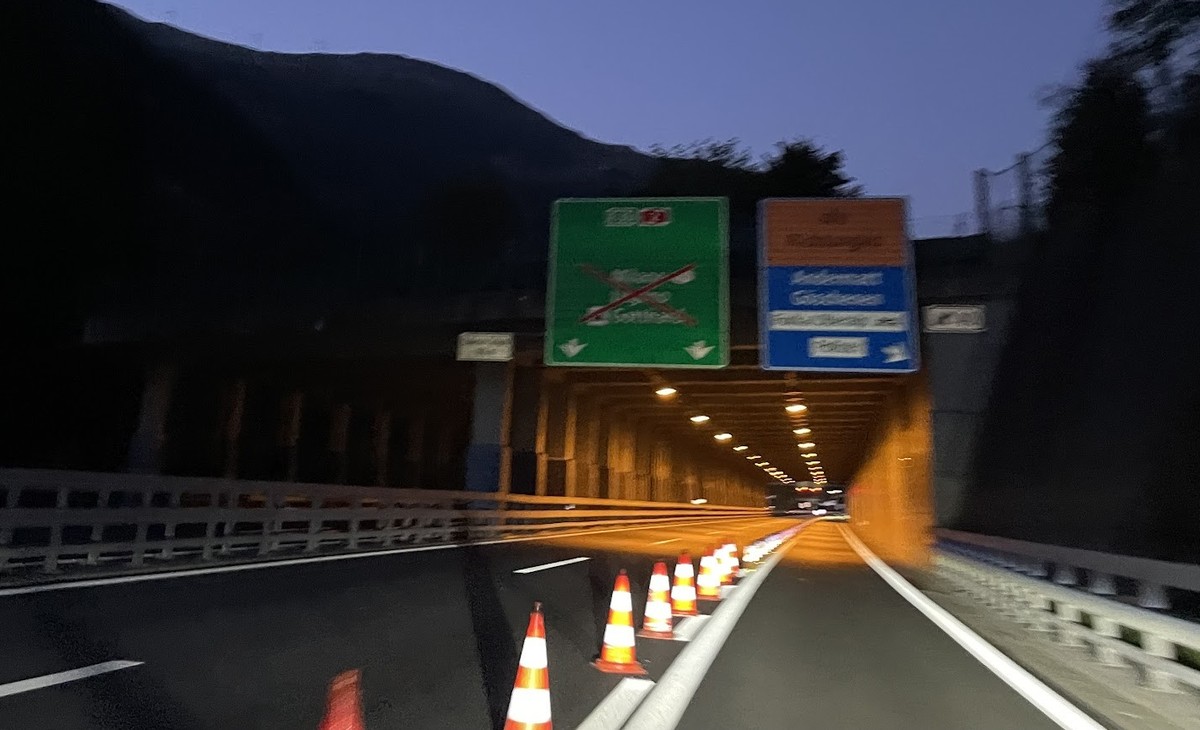 Gotthard-Tunnel wegen Risses in der Decke gesperrt
