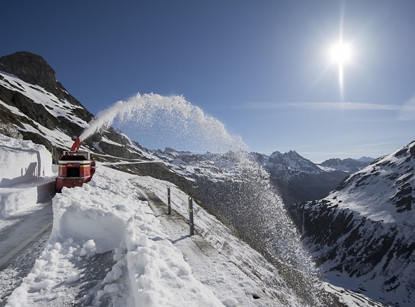 Viel Schnee am Susten, auch dieses Jahr. Am Mittwoch wird die Wintersperre nun aber aufgehoben (Archivbild).