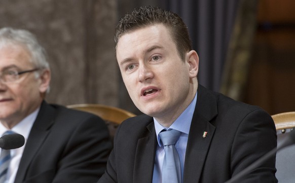 Raphael Comte, FDP-NE, rechts, spricht an der Seite von Claude Heche, SP-JU, an der Fruehlingssession der Eidgenoessischen Raete, am Mittwoch, 8. Maerz 2017, im Staenderat in Bern. (KEYSTONE/Anthony A ...