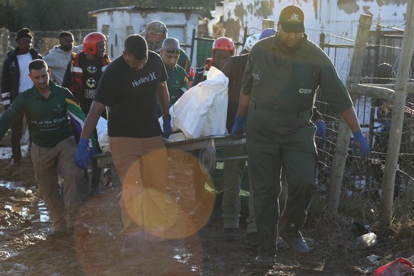 Recovery efforts underway amid deadly South Africa floods Gift of the Givers workers assist EC EMS rescue teams and police to retrieve flood victims bodies in Mthatha, Eastern Cape, South Africa, on J ...
