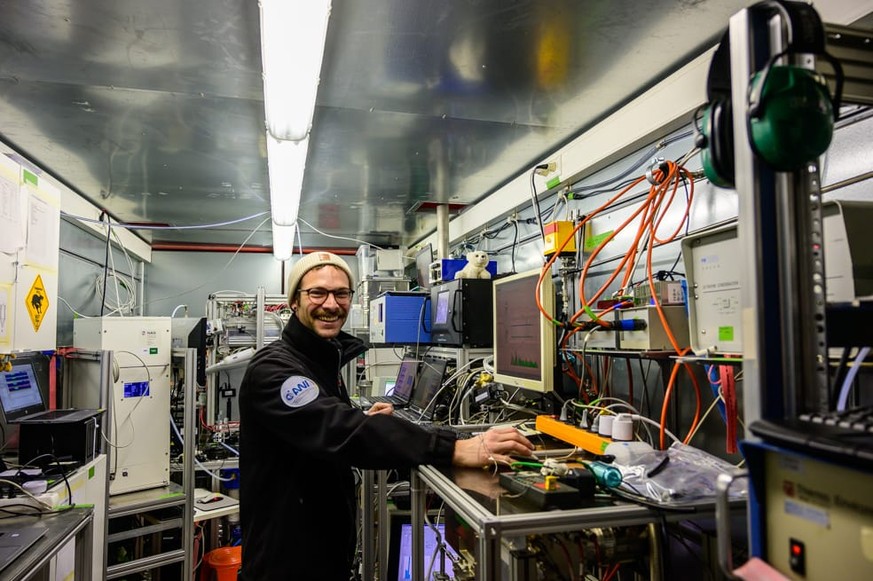 Ivo Beck bei der Arbeit auf der Polarstern.