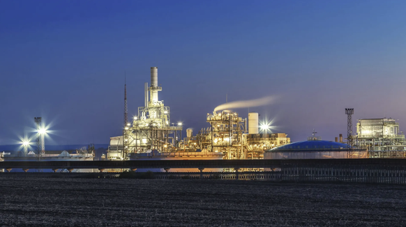 Die Raffinerie in Burgas bei Nacht (Archivbild): Sie ist die größte Raffinerie auf dem gesamten Balkan.
