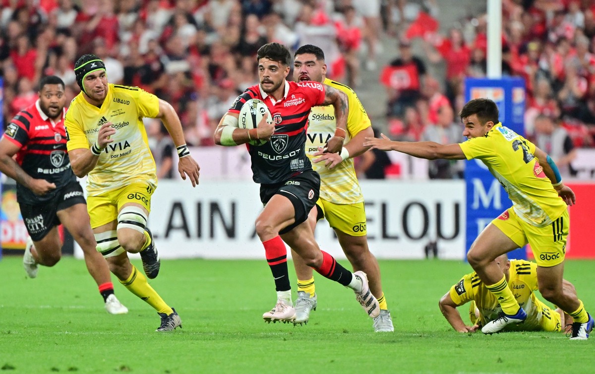 A cause d'une blessure (rupture du ligament croisé), Romain Ntamack ne disputera pas la Coupe du monde 2023 dans trois semaines. Son forfait est plus douloureux qu'un plaquage.