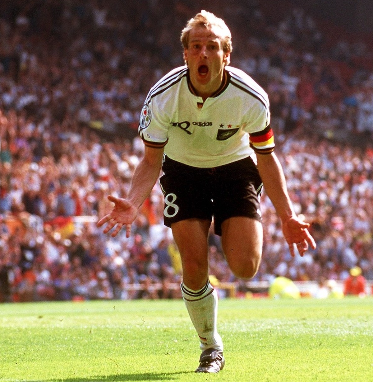 IMAGO / Sven Simon

Jürgen Klinsmann (Deutschland) - Torjubel Fußball EM Herren Europameisterschaft 1996, Länderspiel, Nationalmannschaft, Nationalteam, Gruppenspiel, Gruppe D Einzelbild Aufmacher Man ...