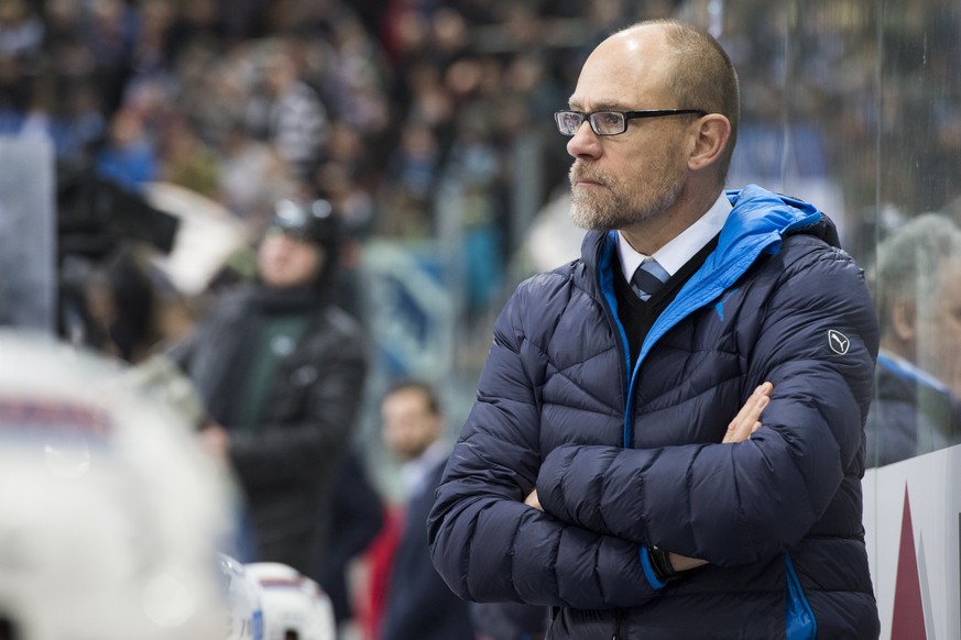 Ambris Trainer Hans Kossmann waehrend dem Eishockey Meisterschaftsspiel der National League A zwischen dem EHC Biel-Bienne und dem HC Ambri-Piotta, am Freitag, 13. Januar 2017, in der Tissot Arena in  ...