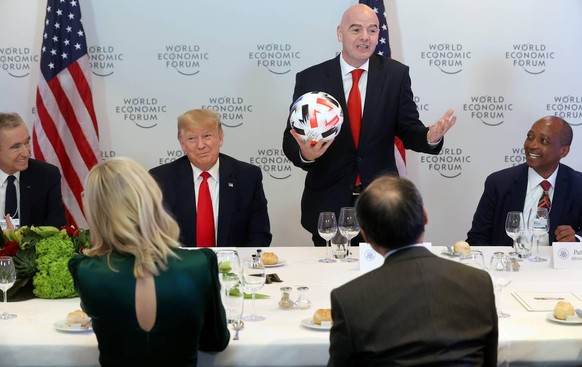 Abendessen am WEF in Davos: Donald Trump und Gianni Infantino am selben Tisch.