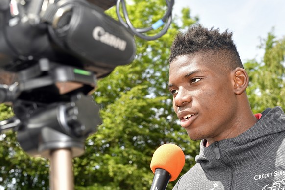 Ankunft von Breel Embolo in Feusisberg (SZ) am Dienstag, 22. Mai 2018. Die Schweizer Fussballnationalmannschaft nimmt ab Dienstag die Vorbereitung fuer die Fussballweltmeisterschaf in Russland auf. (K ...