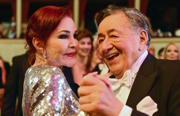 epa11138100 Austrian businessman Richard Lugner (R) and US actress Priscilla Presley (L) dance at the traditional 66th Vienna Opera Ball at the Wiener Staatsoper (Vienna State Opera) in Vienna, Austri ...