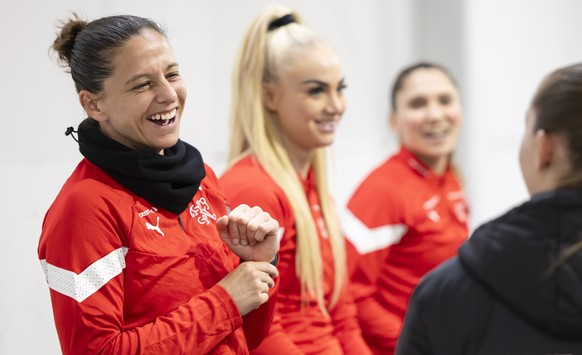 Swiss Fabian Hamm, Alicia Lehmann, Sandrine Morrone and Noelle Maritz, from left to right, attend a refresher session before a training session at the Tahuna Park training ground in Donedy...