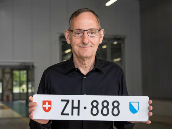 Genauso stolz präsentiert Fehr auch «ZH 888».