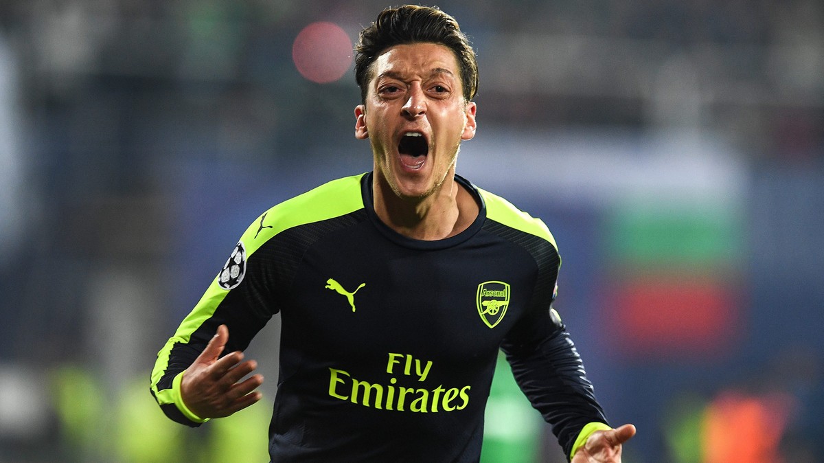 epa05613238 Mesut Oezil of Arsenal FC celebrates after scoring a goal during the UEFA Champions League Group A soccer match between PFC Ludogorets Razgrad and Arsenal FC at the Vassil Levski Stadium i ...
