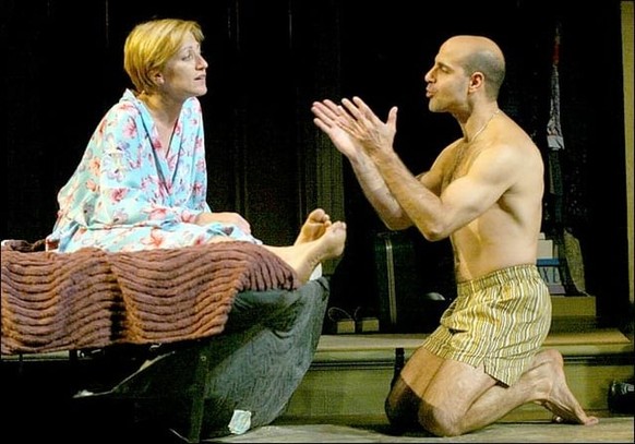 Stanley Tucci und Edie Falco im Theaterstück &#039;Frankie and Johnny in the Clair de Lune&#039;.