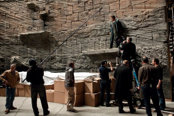 The Dark Knight Rises (2012)

https://www.reddit.com/r/Moviesinthemaking/comments/vhzilq/the_dark_knight_rises_2012_chris_nolan_and_crew/