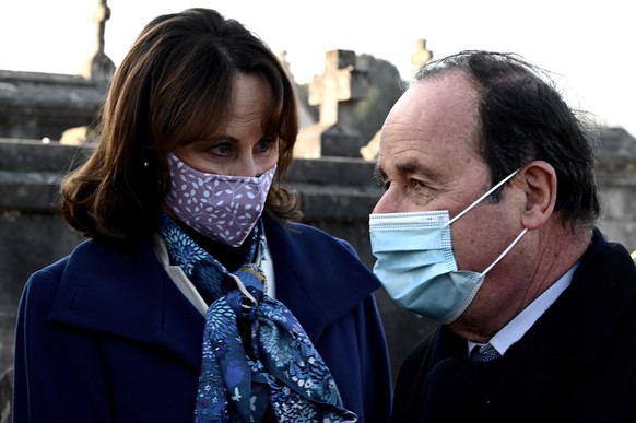 epa08925967 Former French minister Segolene Royal (L) and President Francois Hollande (R) speak as they attend a tribute ceremony at the tomb of former President Francois Mitterrand marking the 25th a ...