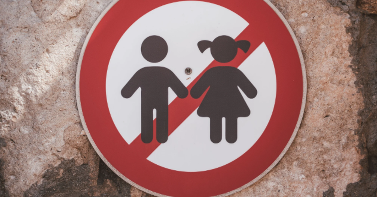 nur-f-r-erwachsene-in-diesen-caf-s-hotels-und-campings-haben-kinder-nichts-zu-suchen