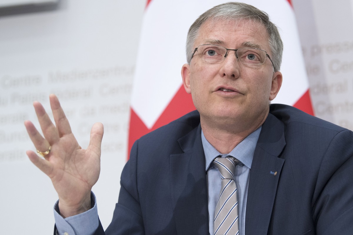 Markus Seiler, Direktor NDB, Nachristendienst des Bundes, spricht ueber "Sicherheit Schweiz", den Jahresbericht des Nachristendienstes des Bundes, am Dienstag 2. Mai 2017, in Bern.(KEYSTONE/ ...
